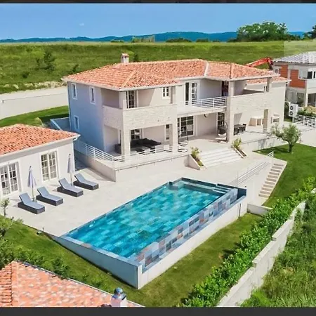 Luxury Luna In Vizinada Naehe Villa *